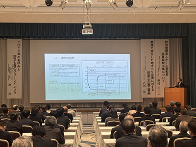 発表3の様子2　建設＆コンサルタント事業本部 建設事業部　工事長　楢﨑 甲子夫