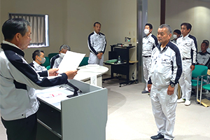 優秀工事標定点取得者　表彰の様子