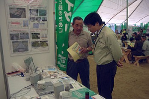 説明を行う牛原主任